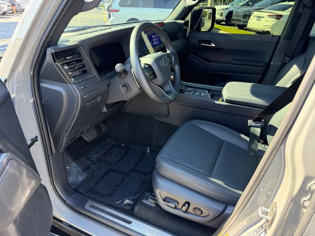 Used 2026 Lexus GX 550 w/ Accessory Package (2T) AWD/4WD image 11
