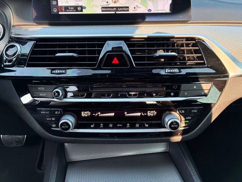 Used 2018 BMW 530i xDrive AWD/4WD image 30