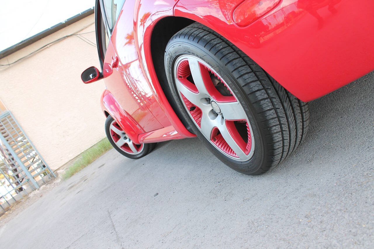 Used 2001 Volkswagen Beetle Sport FWD image 11