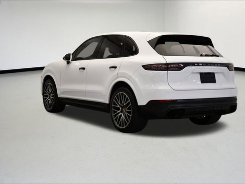 Used 2022 Porsche Cayenne image 3