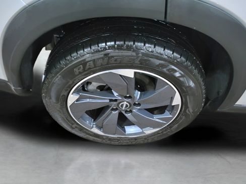 Used 2024 Nissan Rogue SV image 31