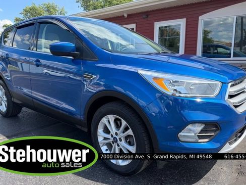 Used 2017 Ford Escape SE AWD/4WD image 1