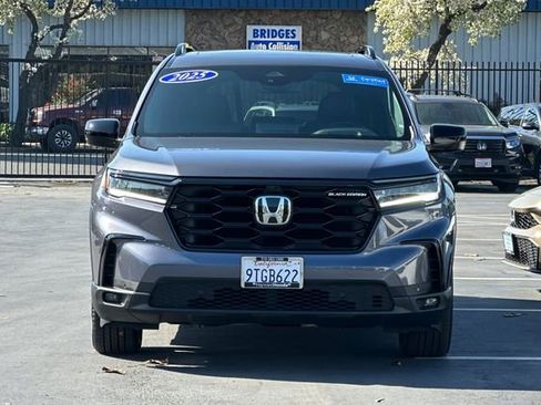 Certified 2025 Honda Pilot Black Edition image 8