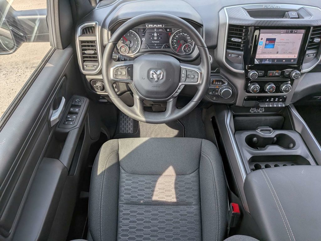 New 2026 RAM 1500 Express AWD/4WD image 16