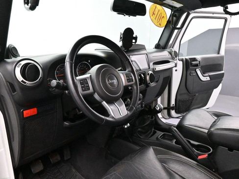 Used 2014 Jeep Wrangler Unlimited Rubicon AWD/4WD image 14