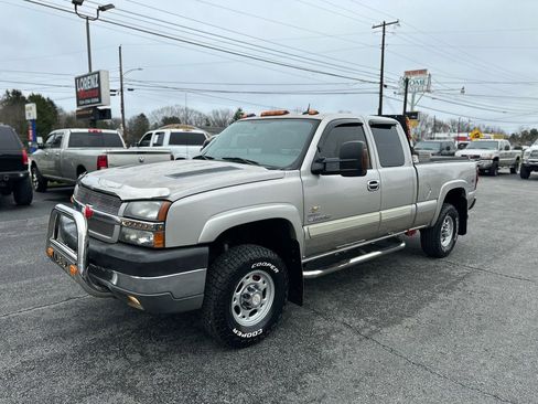 Used 2004 Chevrolet Silverado 2500 LT w/ Heavy-Duty Power Package image 1