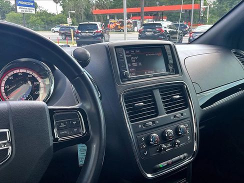 Used 2019 Dodge Grand Caravan SE FWD image 6