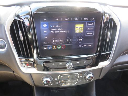 Used 2021 Chevrolet Traverse LT w/ LT Premium Package AWD/4WD image 17