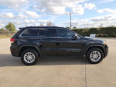 Used 2020 Jeep Grand Cherokee Laredo image 4