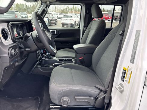 Used 2025 Jeep Wrangler Sahara w/ Safety Group image 18