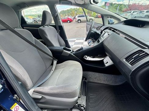 Used 2014 Toyota Prius Two FWD image 16