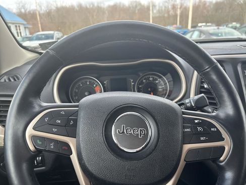 Used 2016 Jeep Cherokee Latitude w/ Cold Weather Group image 28