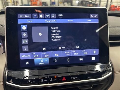 Used 2024 Jeep Compass Limited image 25