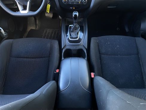 Used 2018 Nissan Rogue Sport S image 16