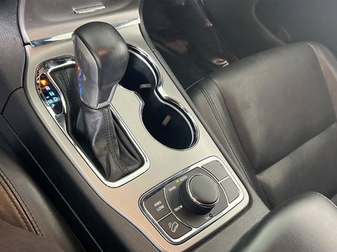 Used 2020 Jeep Grand Cherokee Limited image 17