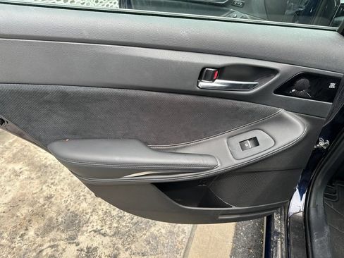 Used 2022 Toyota Avalon Touring FWD image 9