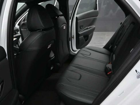 New 2026 Hyundai Elantra SEL Sport FWD image 19