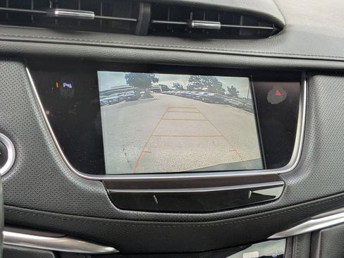 Used 2018 Cadillac XT5 Luxury w/ Driver Awareness Package FWD image 16