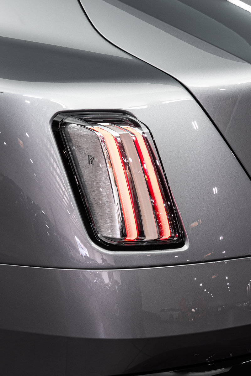 Used 2026 Rolls-Royce Spectre Black Badge w/ Spectre Enhancement Package AWD/4WD image 18