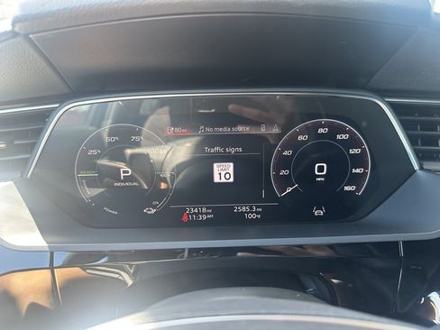 Used 2023 Audi e-tron Premium Plus w/ Premium Plus Package AWD/4WD image 16