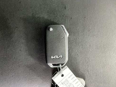 Used 2023 Kia Sorento LX FWD image 33