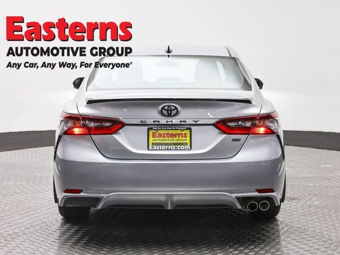 Used 2022 Toyota Camry SE FWD image 6