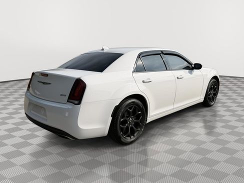 Used 2019 Chrysler 300 Touring w/ Sport Appearance Package AWD/4WD image 5
