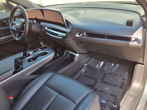 Used 2024 Cadillac Lyriq Luxury RWD image 8