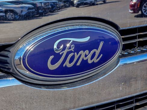 Used 2012 Ford F250 Lariat w/ Chrome Pkg image 3