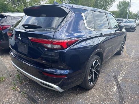 Used 2023 Mitsubishi Outlander SE AWD/4WD image 2