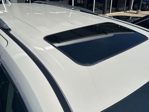 Used 2021 Toyota Sienna Platinum image 4