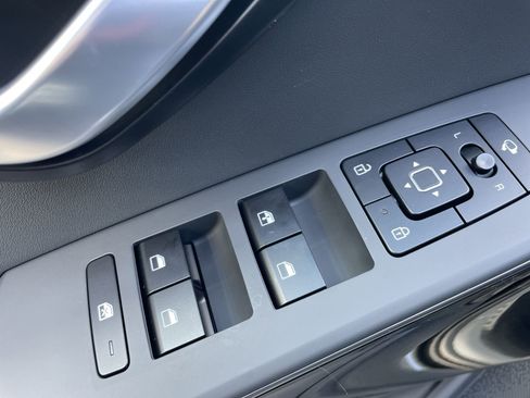 New 2025 Kia Niro EX Touring image 16