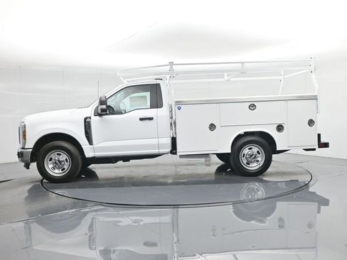 New 2025 Ford F350 XL w/ XL Chrome Package RWD image 31