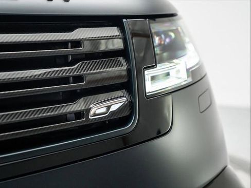 New 2025 Land Rover Range Rover Long Wheelbase Autobiography image 10