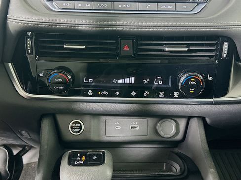 Used 2023 Nissan Rogue SV w/ SV Premium Package image 24