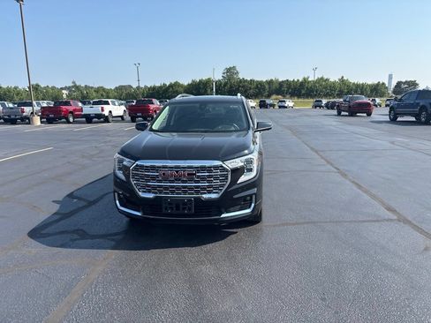 Used 2022 GMC Terrain Denali w/ Black Diamond Edition AWD/4WD image 5