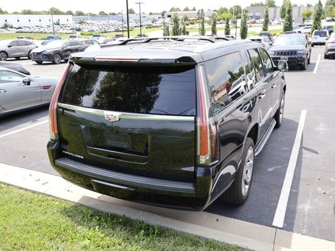 Used 2020 Cadillac Escalade ESV Luxury AWD/4WD image 10
