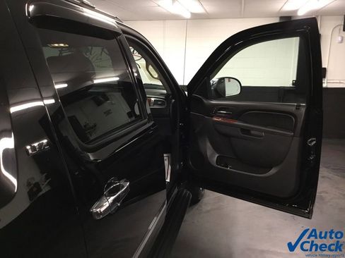 Used 2012 Chevrolet Avalanche LTZ image 41