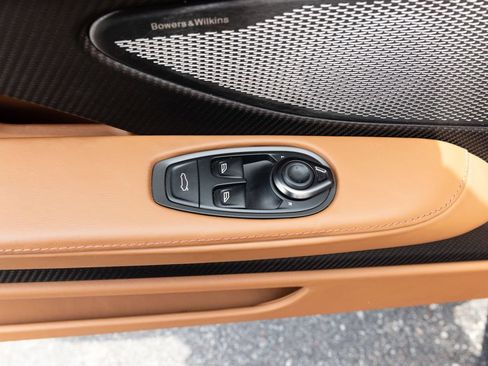 Used 2025 Aston Martin DB12 Convertible RWD image 19