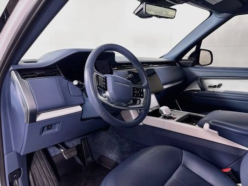 Certified 2025 Land Rover Range Rover SV AWD/4WD image 9