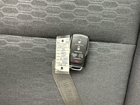 New 2026 RAM 1500 4x4 Crew Cab image 29