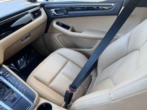 Certified 2017 Porsche Macan AWD/4WD image 19