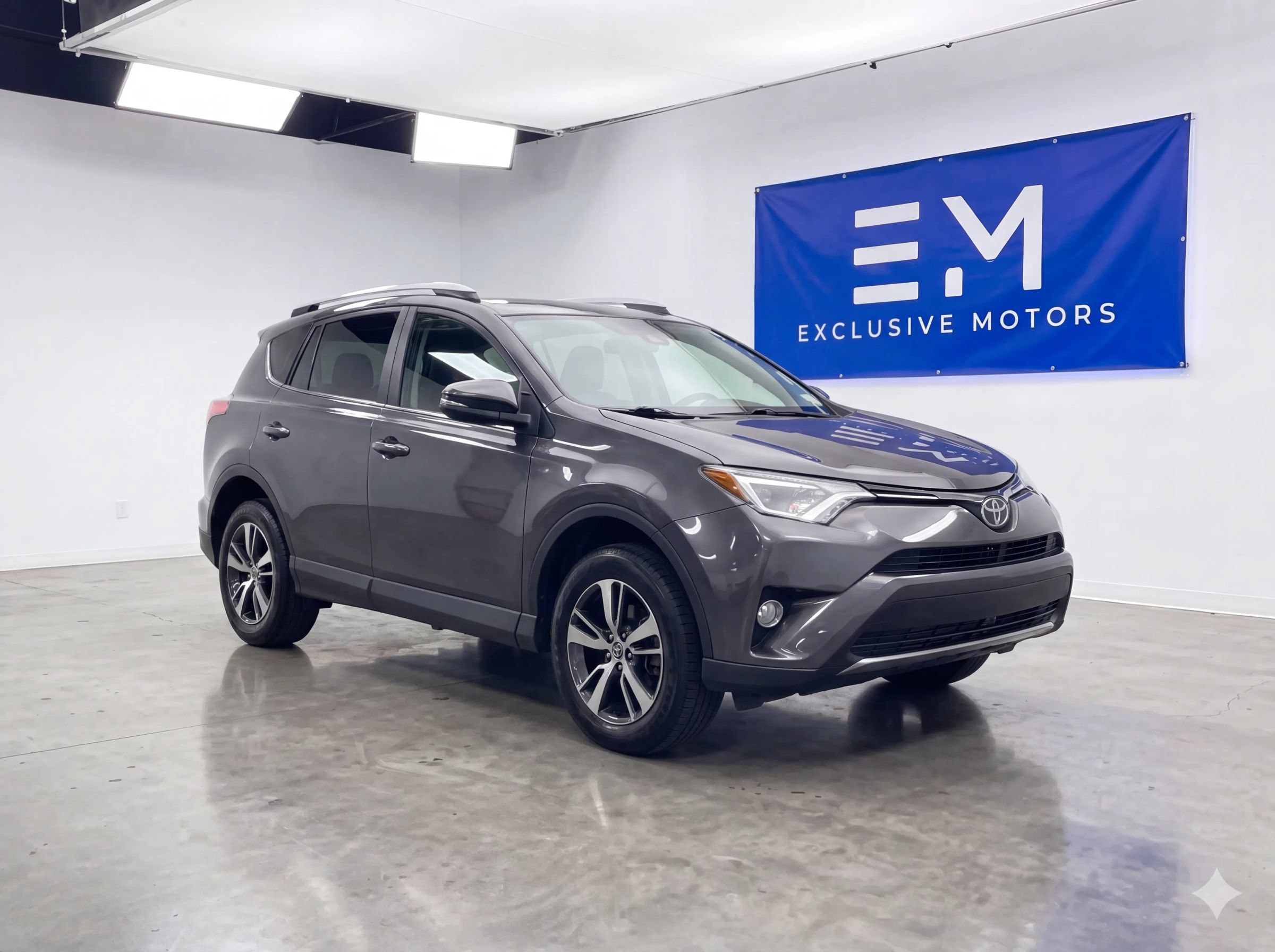 Used 2018 Toyota RAV4 XLE AWD/4WD image 1