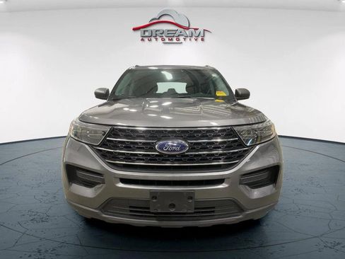 Used 2022 Ford Explorer XLT AWD/4WD image 3