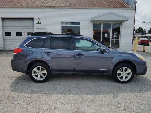 Used 2014 Subaru Outback 3.6R Limited w/ Moonroof Package AWD/4WD image 8