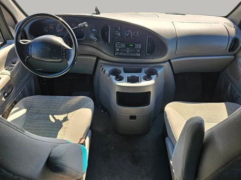 Used 2001 Ford E-350 and Econoline 350 Club Wagon RWD image 2