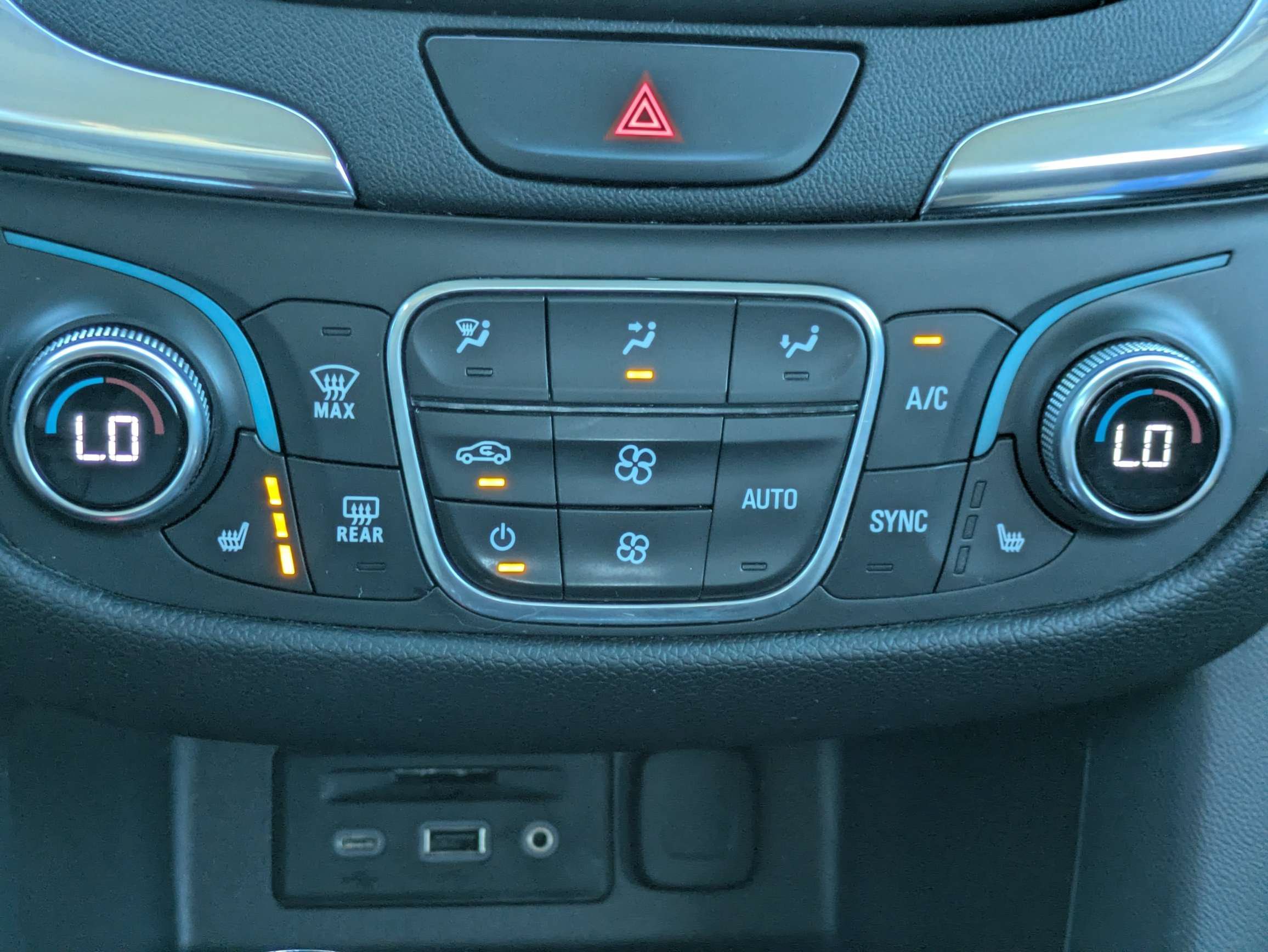 Used 2020 Chevrolet Equinox Premier FWD image 29