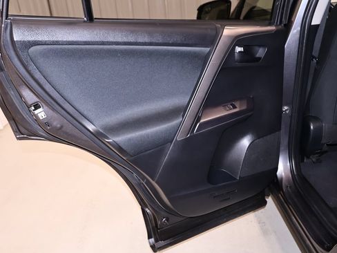 Used 2018 Toyota RAV4 LE w/ Carpet Mat Package AWD/4WD image 15