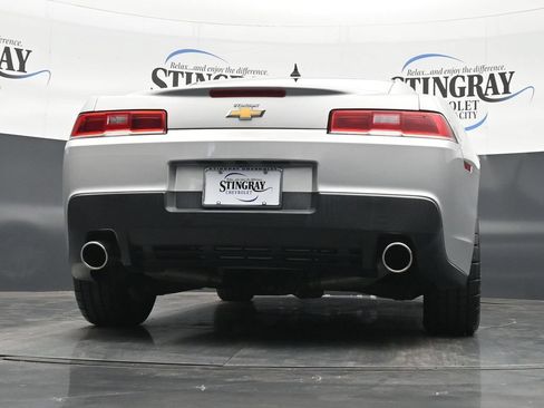 Used 2015 Chevrolet Camaro LT RWD image 31