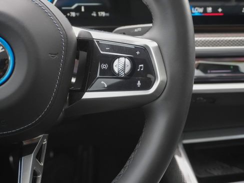 Used 2023 BMW i7 xDrive60 w/ Executive Package 2 AWD/4WD image 17